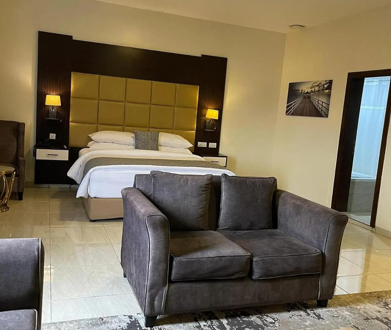 The Heaven Wood Hotel Near Delhi Airport New Delhi 4*,  India